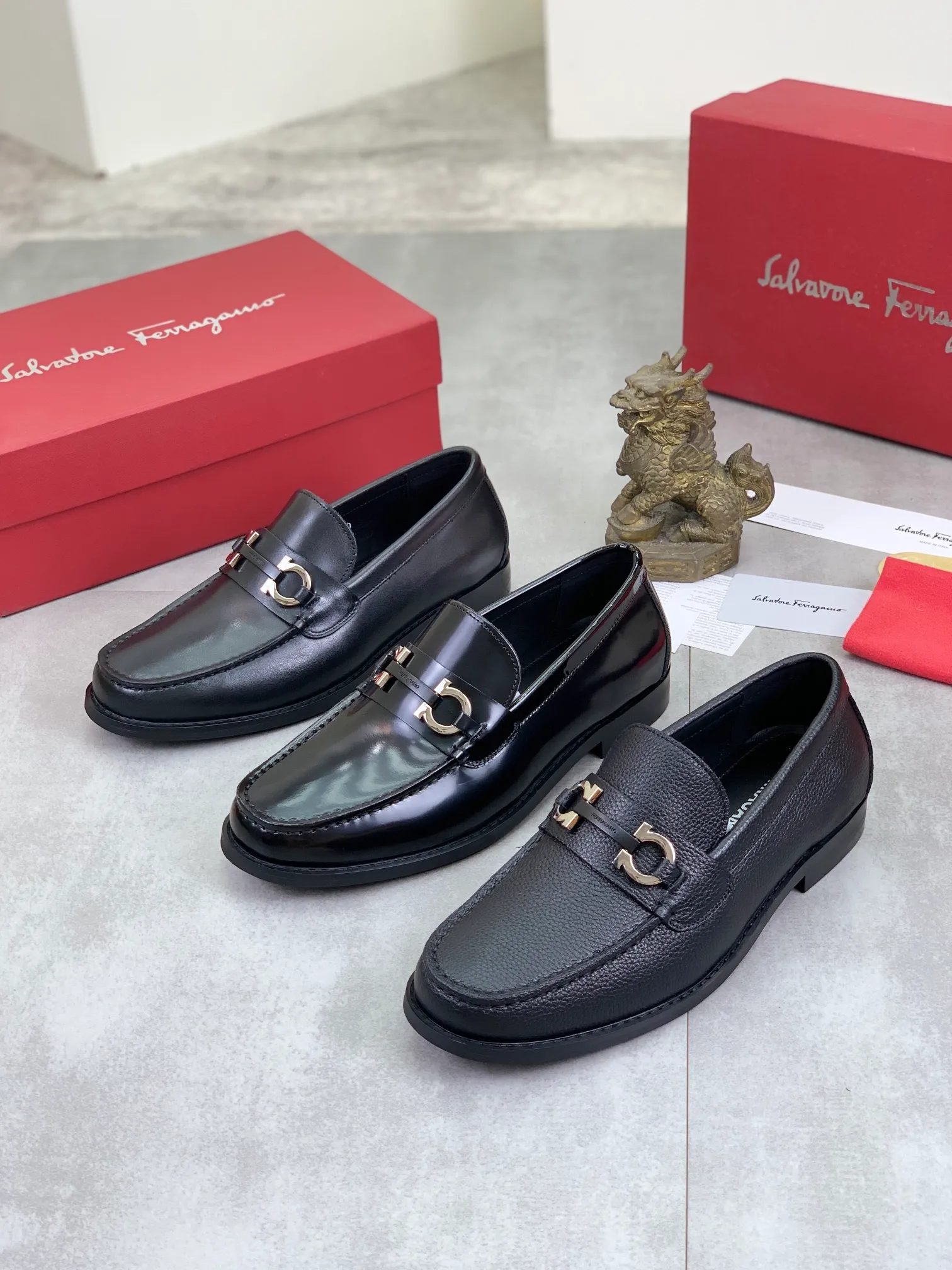Men's Men's Shoes 💰P460💰[New Style] Water-dyed Niuli 🆘[Salvatore Ferragamo] Ferragamo's latest casual business leather shoes for men! Available at counters simultaneously! The fabric is made of specially imported original calfskin, the lining is made of imported water-dyed cowhide, and the original combination outsole is absolutely luxurious and leads the fashion trend. Matching code: 38-45; 3️⃣ colors available